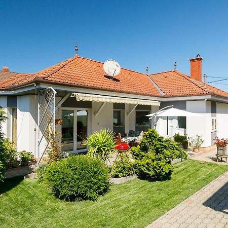 Holiday Home Ildiko Balatonlelle Dış mekan fotoğraf